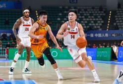 广州队训练开放日，今晨强势反弹引欢呼，NBA常规赛在即，资深球员宣示担当的简单介绍