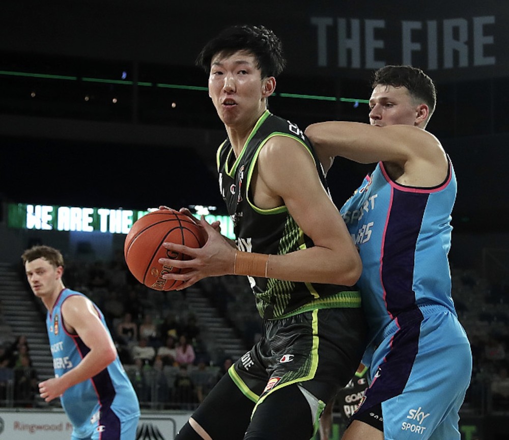 包含波尔图训练开放日；清晨止住颓势引欢呼；欧篮联在即；临场指挥获称赞的词条