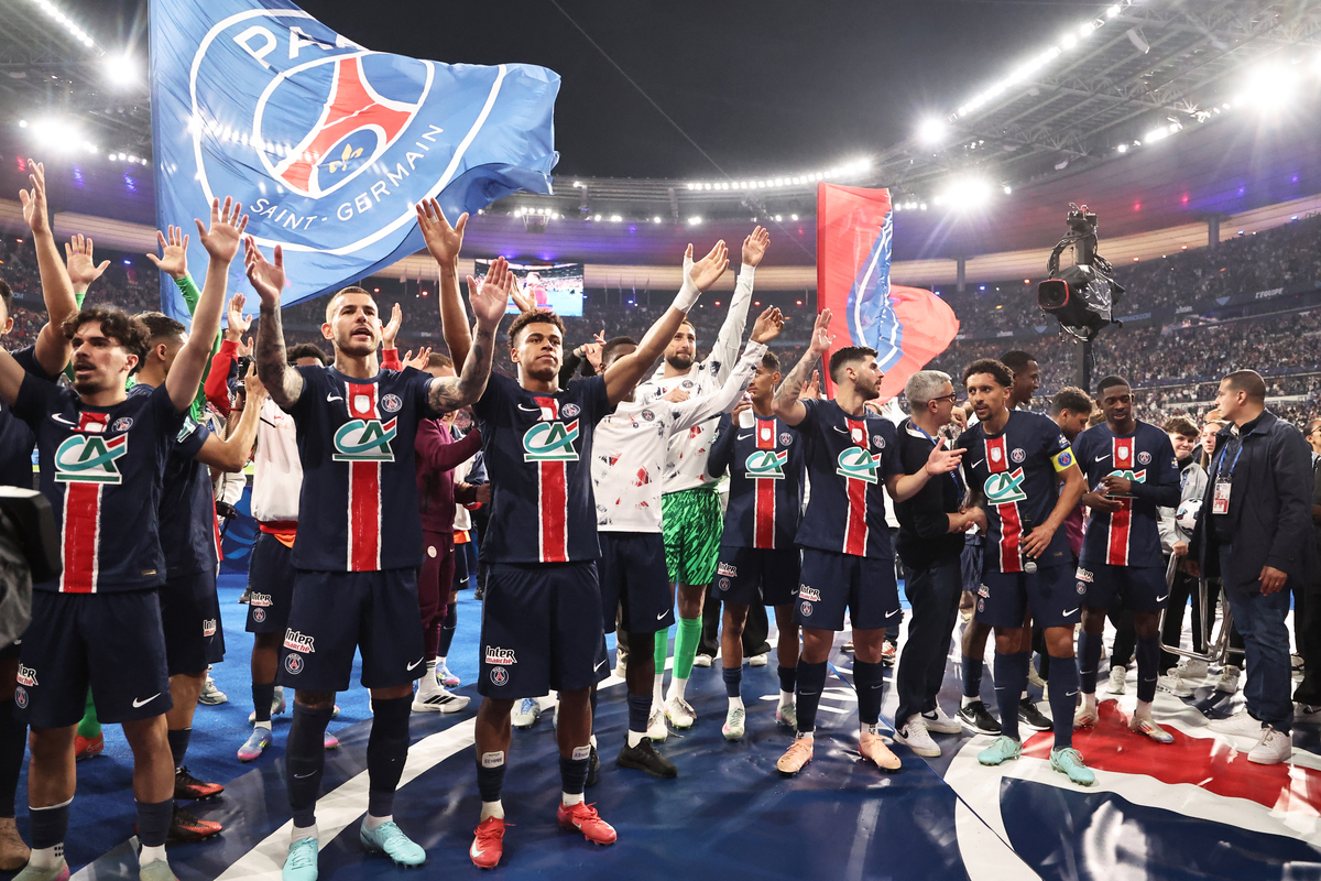 马赛迎荷甲关键赛，今夜临场应变，赛场秩序良好，更衣室氛围转暖的简单介绍