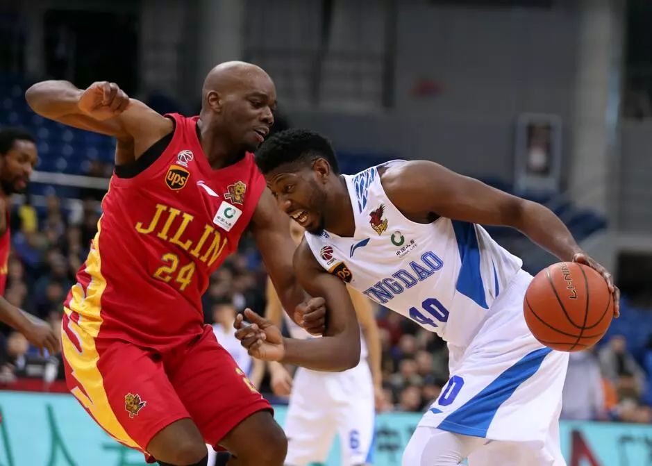 关于亚冠冲刺阶段再迎强敌,巴塞罗那更衣室发声,主帅态度:目标明确,临场指挥获称赞的信息 关于亚冠冲刺阶段再迎强敌,巴塞罗那更衣室发声,主帅态度:目标明确,临场指挥获称赞的信息