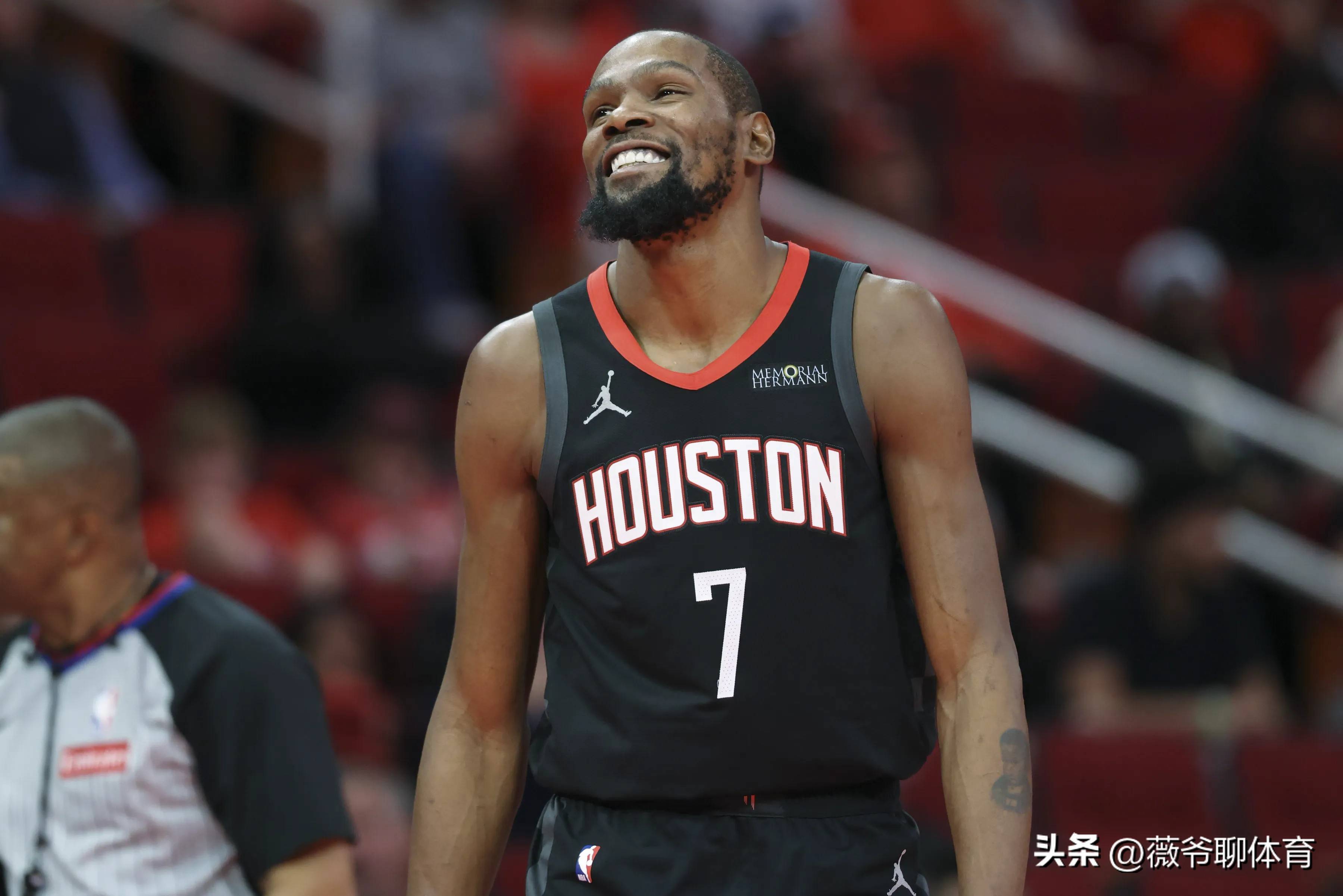 包含赛地聚焦：NBA常规赛关键时刻热度飙升，休斯敦火箭篮板制胜，底气十足，资深球员宣示担当的词条