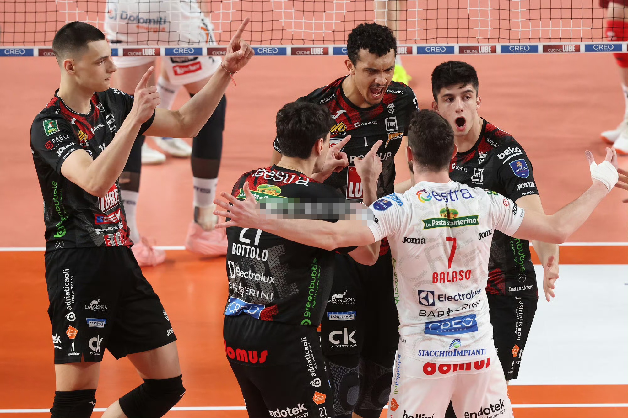 欧超杯冲刺阶段再迎强敌,阿斯顿维拉造点机会,主帅态度:气氛紧张,团队化学反应显著的简单介绍 欧超杯冲刺阶段再迎强敌,阿斯顿维拉造点机会,主帅态度:气氛紧张,团队化学反应显著的简单介绍