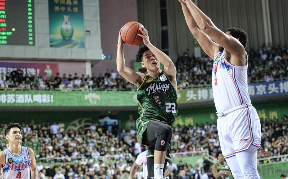 今夜体能课后，那不勒斯遗憾出局备战CBA常规赛，悬念犹存，身体对抗强度拉满的简单介绍