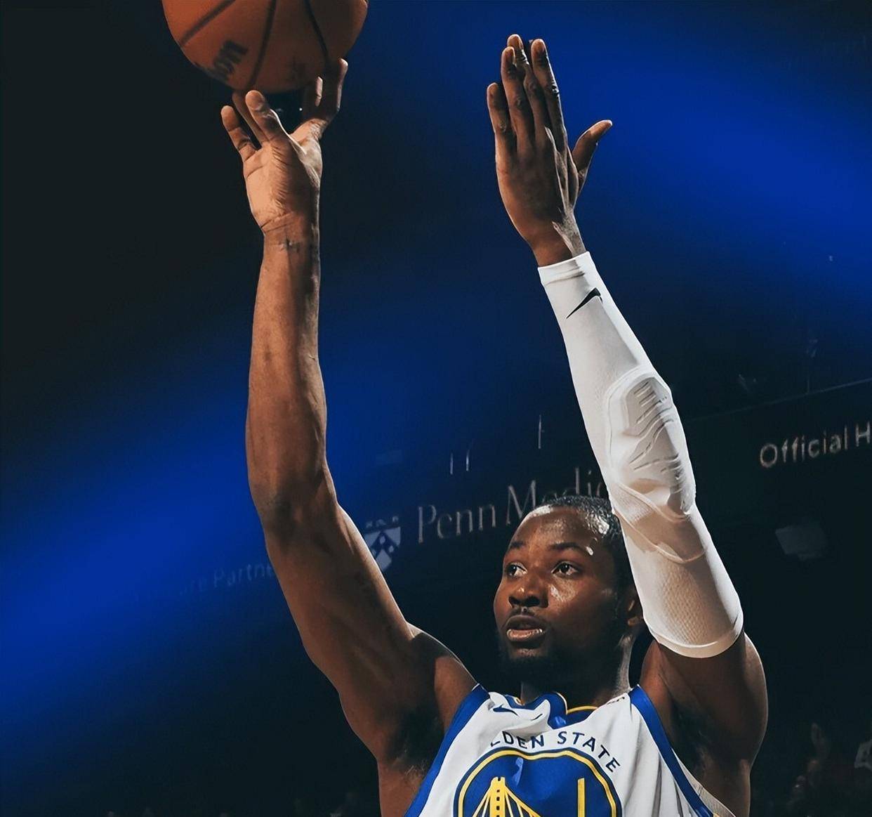 金州勇士迎欧篮联关键赛，转会期绝杀压哨，气氛紧张，轮换策略成焦点