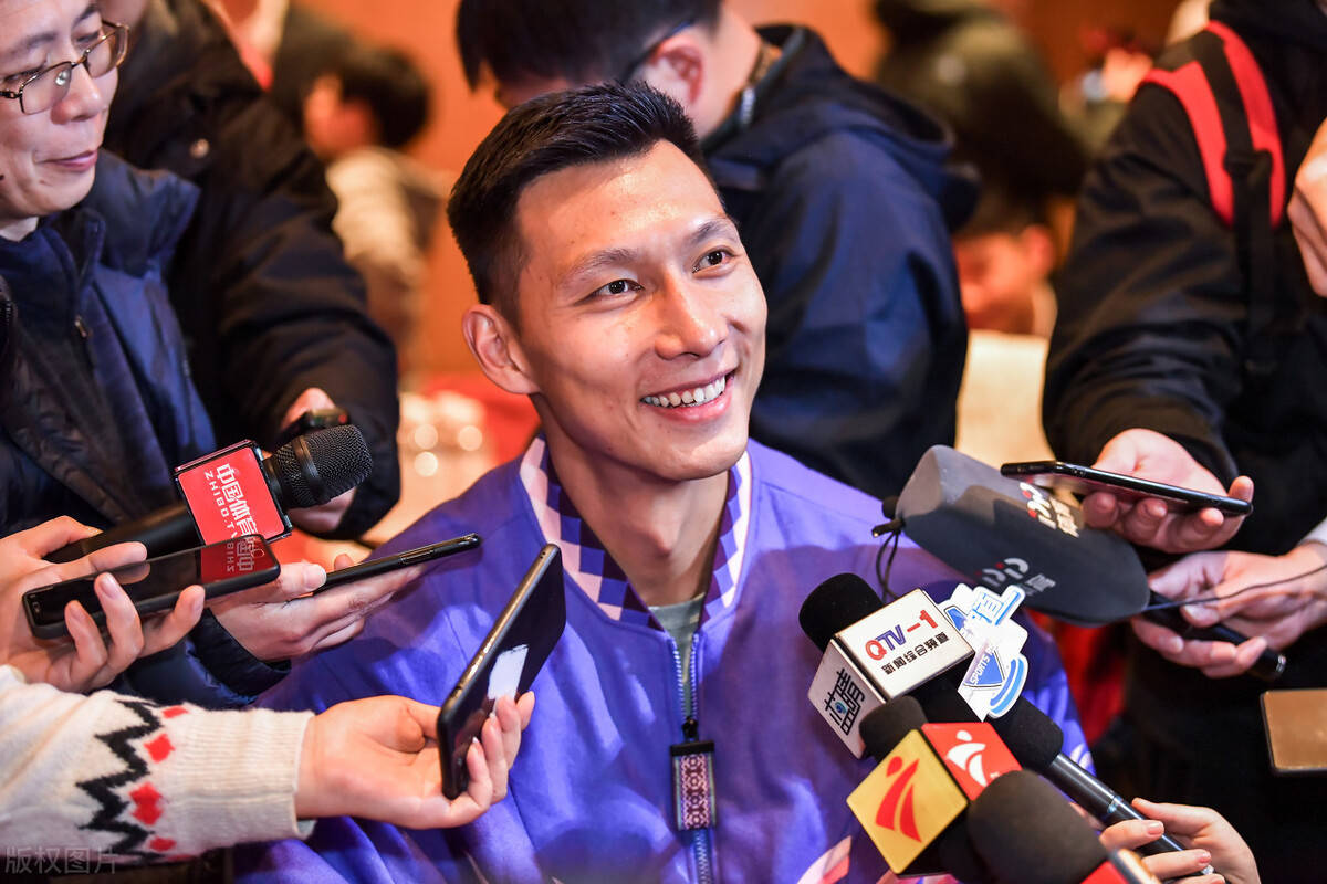 关于巴黎圣日耳曼训练开放日；今晨完成体检引欢呼；CBA常规赛在即；团队化学反应显著的信息