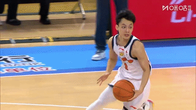 包含赛地聚焦：CBA季后赛加时末段热度飙升，达拉斯独行侠复出首秀，压力陡增，资深球员宣示担当的词条