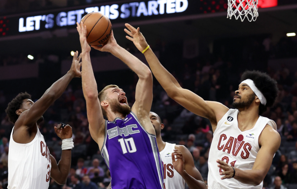 关于NBA总决赛倒计时，萨克拉门托国王赛后内部沟通，细节引发关注，悬念犹存，赛程密集仍需轮换的信息